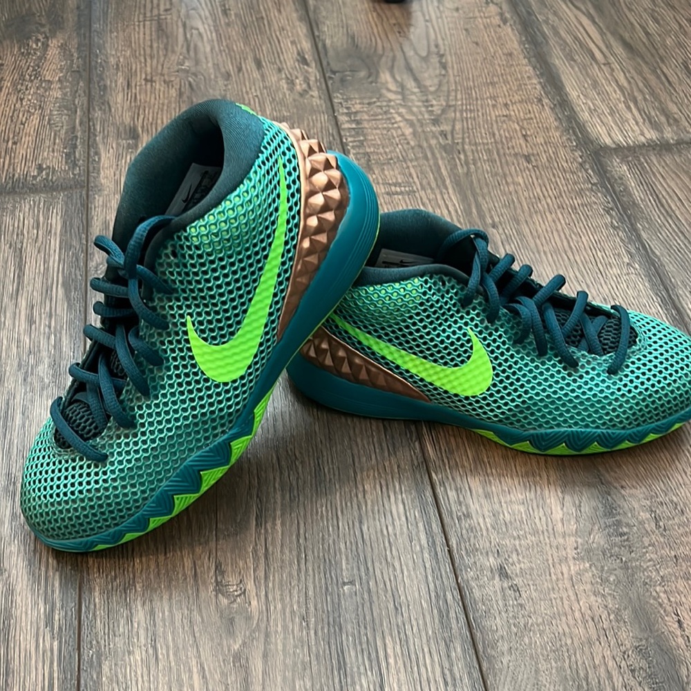 Kyrie 1